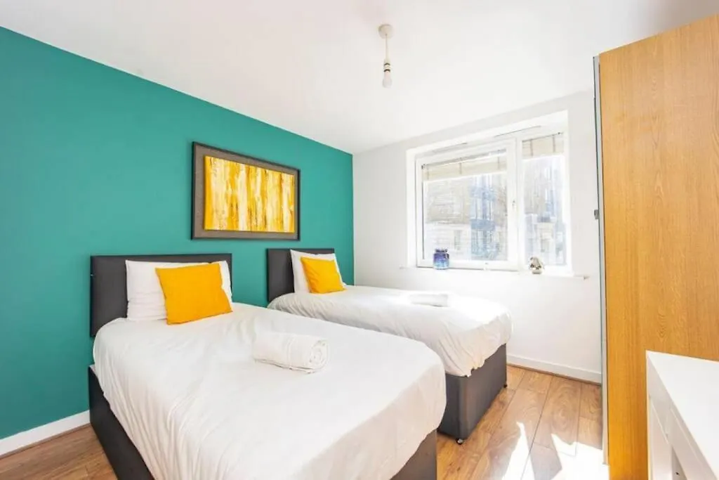 Flash Sale Brighton Train Station 3 Bedroom Flat Bn130Sha 0*,  United Kingdom