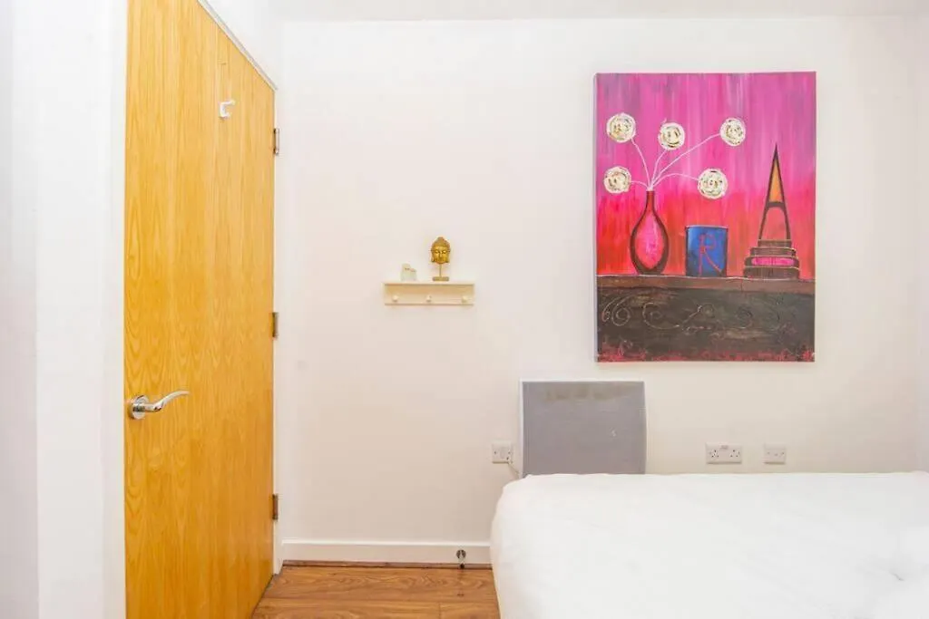 Flash Sale Brighton Train Station 3 Bedroom Flat Bn130Sha 0*,  United Kingdom