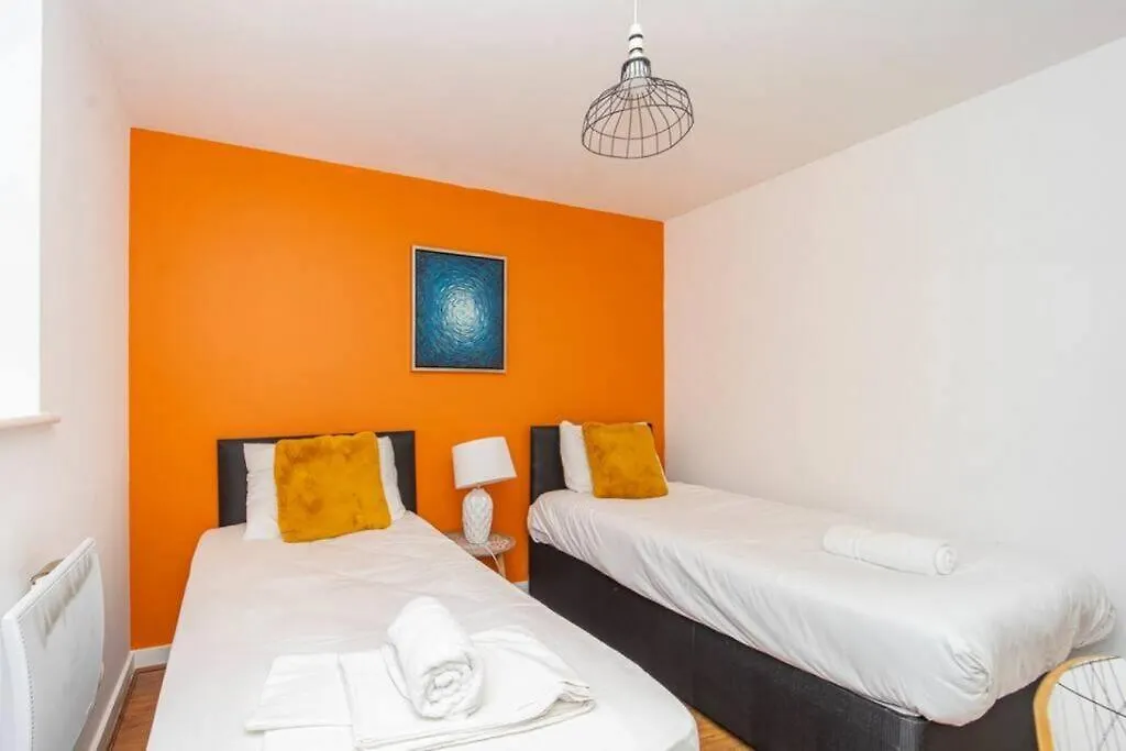 Flash Sale Brighton Train Station 3 Bedroom Flat Bn130Sha 0*,  United Kingdom
